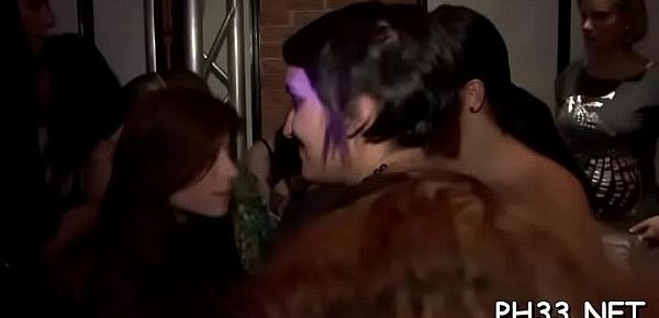 Drunk cheeks engulfing wang in club